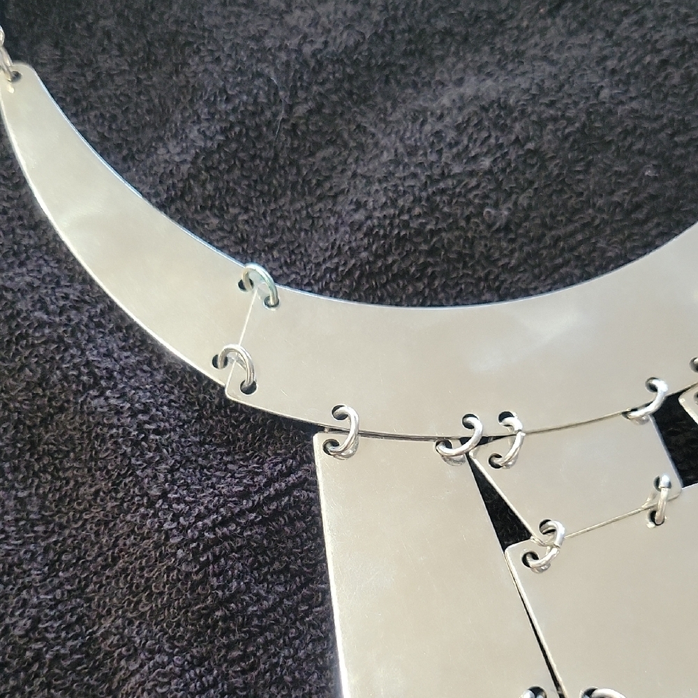 Chic Silver Geometric Statement Necklace - image 8